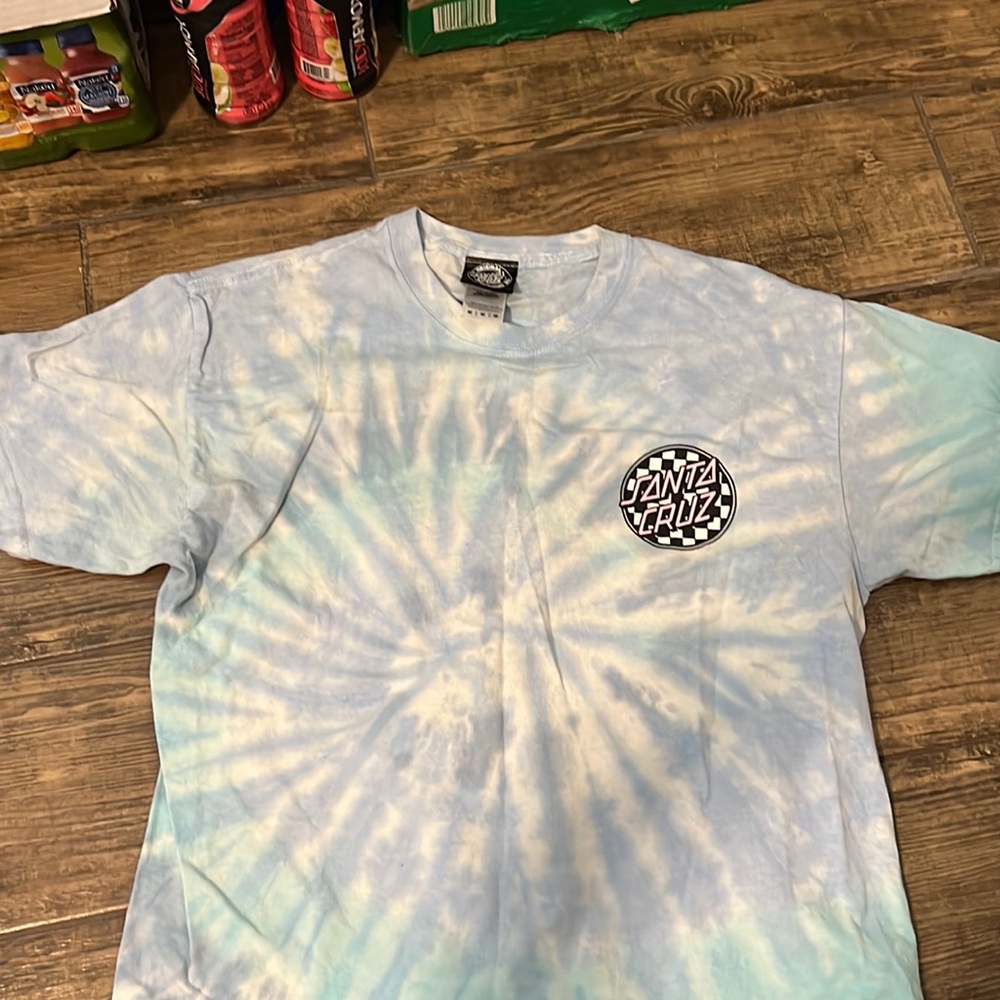 blue santa cruz shirt perfect for the summer and school season